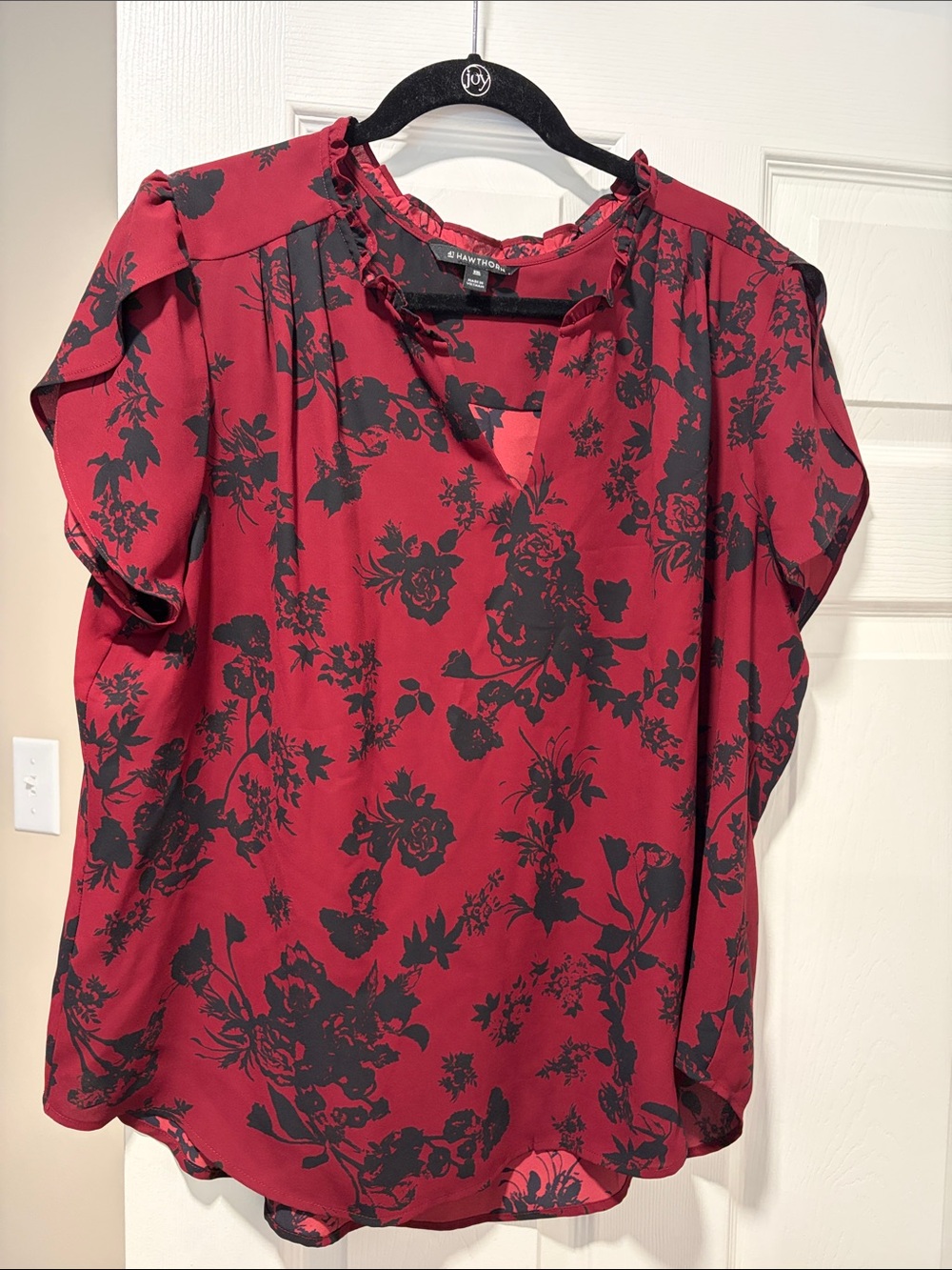 41 Hawthorn Red & Black Floral Short-Sleeve Ruffle Neck Blouse